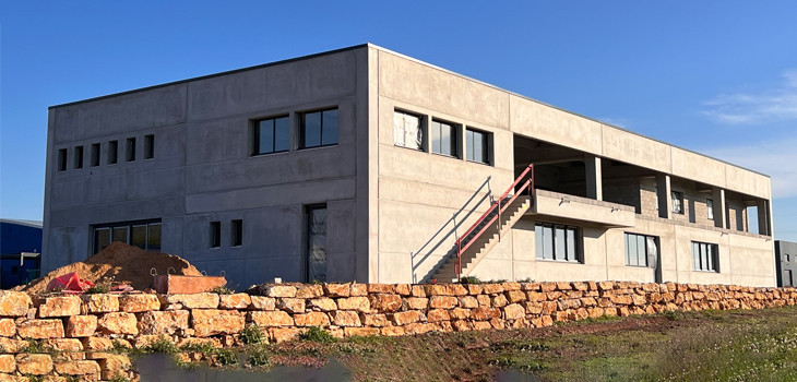 Nouveau batiment en construction de R&eacute;gul'Electronique dans le var