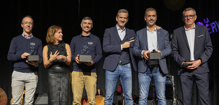Les gagnants du Prix du Best Sales Center et la direction de SCP