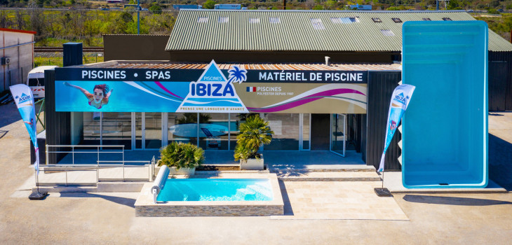 Fa&ccedil;ade du magasin Piscines Ibiza de N&icirc;mes