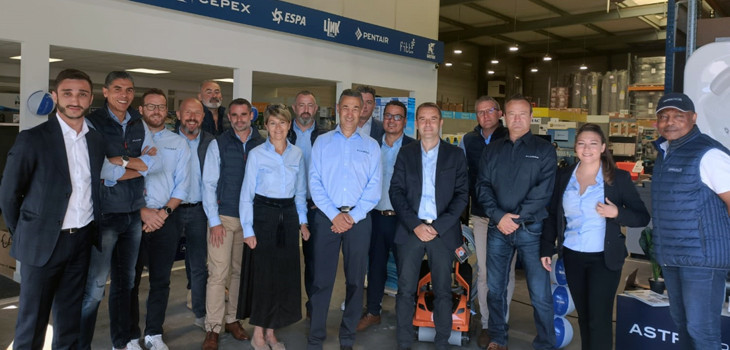 L'&eacute;quipe Fluidra commerciale France pour l'inauguration de l'agence de Seclin