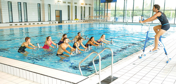 S&eacute;ance d'aquabiking en piscine publique