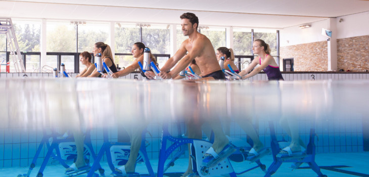 Cours d'aquabiking sur &eacute;quipements Waterflex