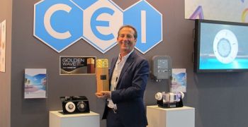CCEI erh&auml;lt bei der Aquanale den Golden Wave Award f&uuml;r den kabellosen Poolprojektor Micro-Plug-in-Pool