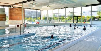 La piscine de la Conterie, une r&eacute;f&eacute;rence de sobri&eacute;t&eacute; &eacute;nerg&eacute;tique