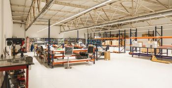 L&rsquo;atelier &eacute;lectrique du fabricant de volet de piscine COVREX&reg; d&eacute;m&eacute;nage 