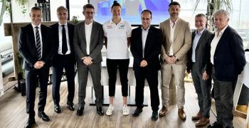 La nageuse Pauline MAHIEU, sponsoris&eacute;e par 4 acteurs majeurs du secteur de la piscine