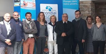 Laure Manaudou chez Paradis Piscine &agrave; Brou pour l'inauguration du nouveau magasin Mondial Piscine