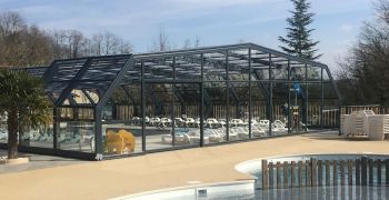 Le Camping Padimadour de Rocamadour s&rsquo;&eacute;quipe d&rsquo;un abri piscine V&eacute;nus