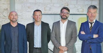 Le groupe AZENCO, sp&eacute;cialiste des abris piscine, abris et pergolas bioclimatiques, int&egrave;gre AKENA VERANDAS