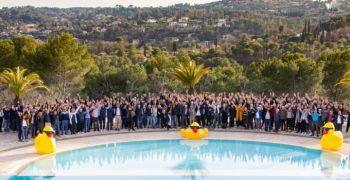 Les avantages et la force du r&eacute;seau de concessionnaires Everblue piscines pour les professionnels ind&eacute;pendants