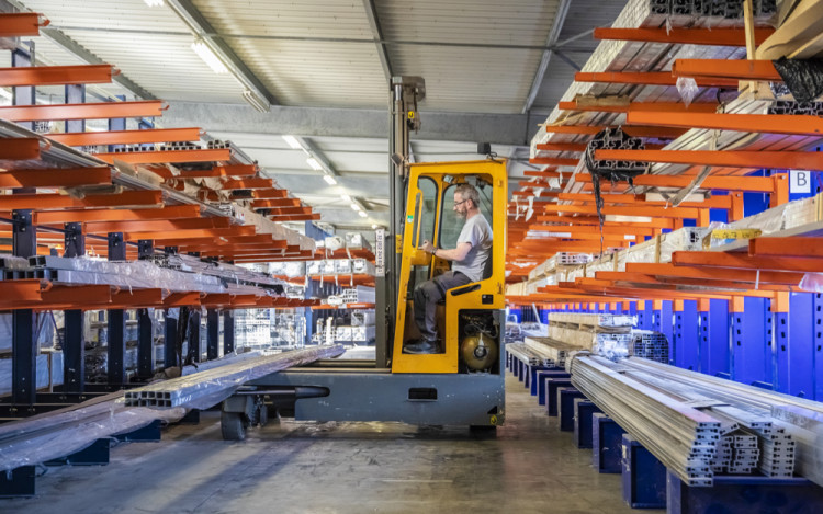 Une production de qualit&eacute; pour la fabrication des abris de piscine Abrisud