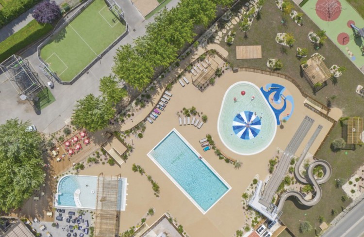 Un espace aquatique de plein air