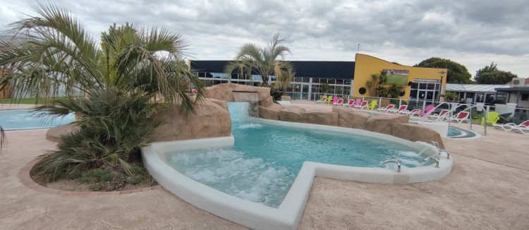 Zone ext&eacute;rieure &laquo; piscine & wellness &raquo;