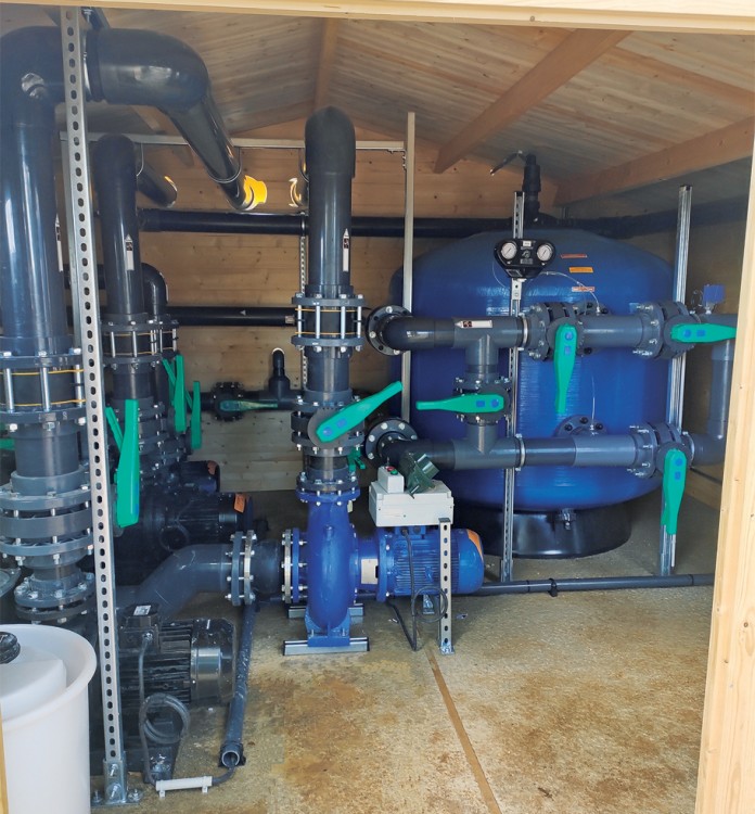 L'ensemble du syst&egrave;me de filtration, capable d'assurer 100 m3/h.