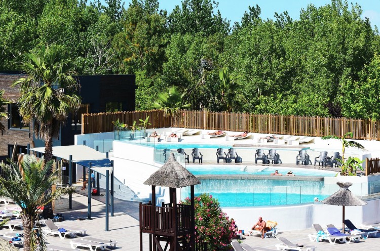 Les bassins en cascade du camping Les Mimosas &agrave; Portiragnes 