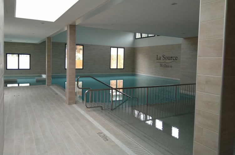 espace bien-&ecirc;tre avec piscine et baln&eacute;o camping au port punay