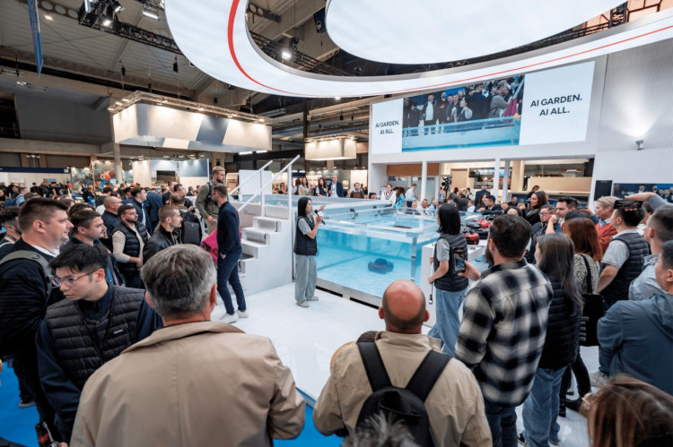 Robot Ai Pool Cleaner M1 Pro au salon de Barcelone démonstration Robot Ai Pool Cleaner M1 Pro au salon de Barcelone iGarden