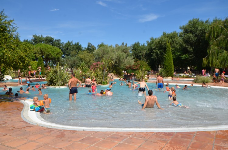 Le Lagon de 800 m&sup2; camping Le Serignan Plage