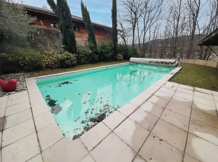 Piscine avant r&eacute;novation