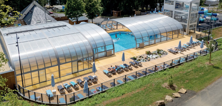 Abri VEGAMETAL&trade; by Fluidra espace aquatique camping Le Lac des Vieilles Forges