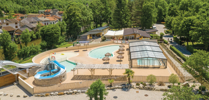 Abri piscine V&eacute;nus pour la piscine du Camping Des Grottes****