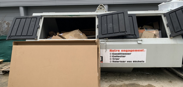 Benne &agrave; d&eacute;chets de mat&eacute;riaux inertes - Piscines et Bains Coulommiers 