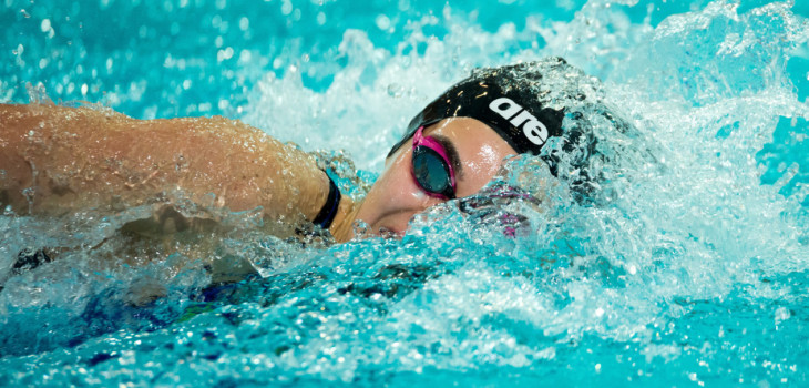 nage &agrave; contre-courant en piscine