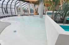Rev&ecirc;tement &eacute;tanche avec galets naturels pour les espaces aquatiques