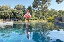 Une piscine &agrave; plateau d&eacute;bordant : quand l&rsquo;innovation cr&eacute;e l&rsquo;effet waouh