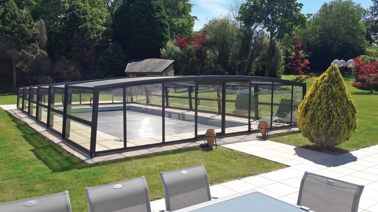 abri haut r&eacute;sidentiel piscine R-Design Azenco