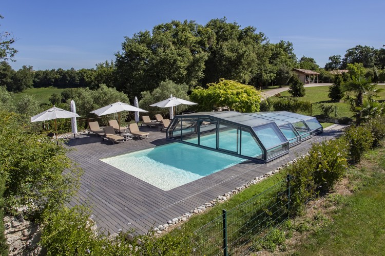 Abri piscine mi-haut semi-ouvert Arcadia V&eacute;nus Domaine de Naz&egrave;re