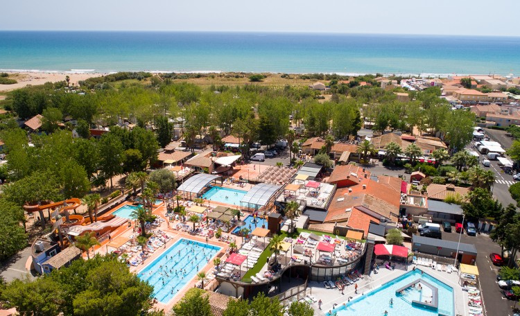 Abri piscine V&eacute;nus Camping Les Sablons
