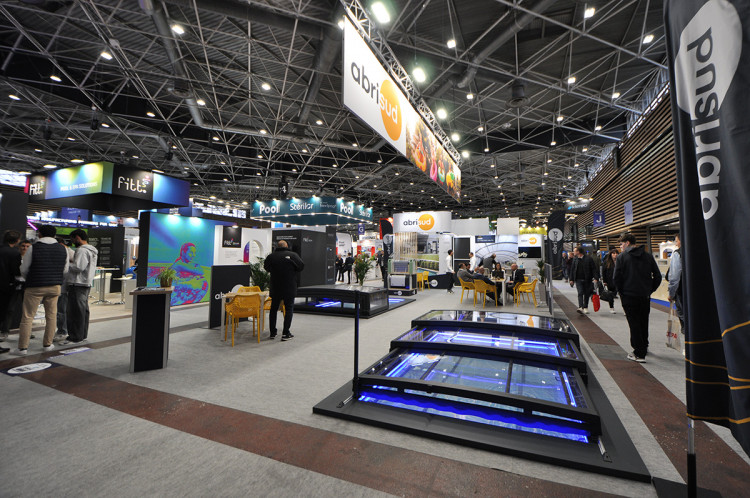 L'abri Tx sur le stand d'Abrisud &agrave; Piscine Global 2024