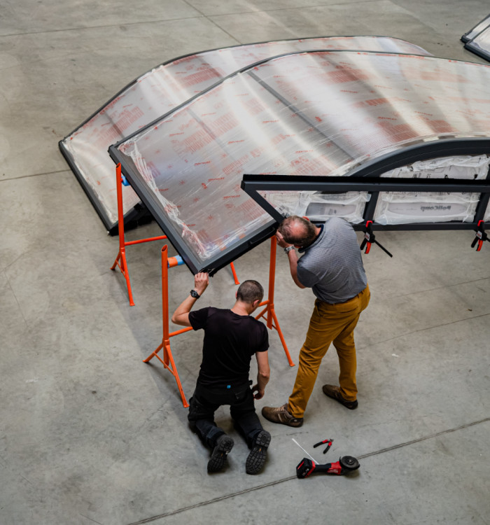Installation de l'abri sur-mesure Abrid'&Ocirc;