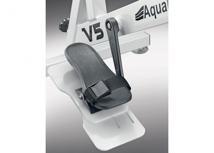 Le syst&egrave;me de pales sous la p&eacute;dale de l'aquabike AquaNess V5, pour une r&eacute;sistance au p&eacute;dalage r&eacute;duite. 