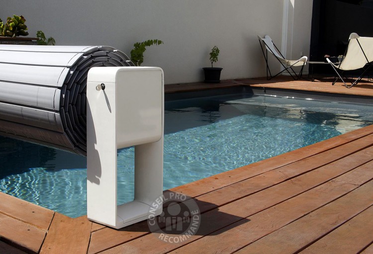 Pieds d'enrouleur hors-sol design Oct&eacute;o, blanc blanc