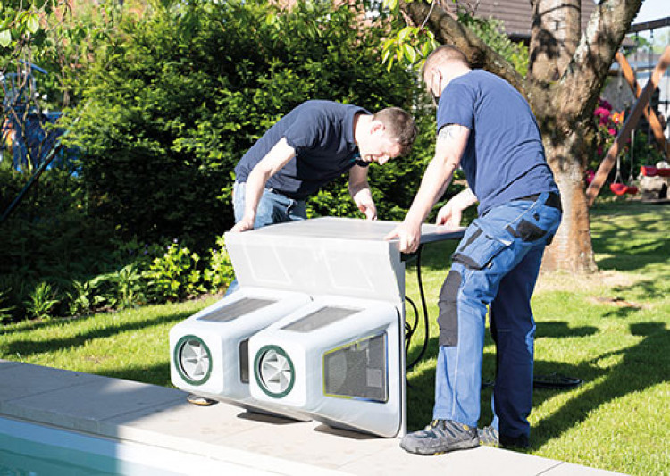 EasyStar pour une installation simplifi&eacute;e, suspendue au bord de la piscine