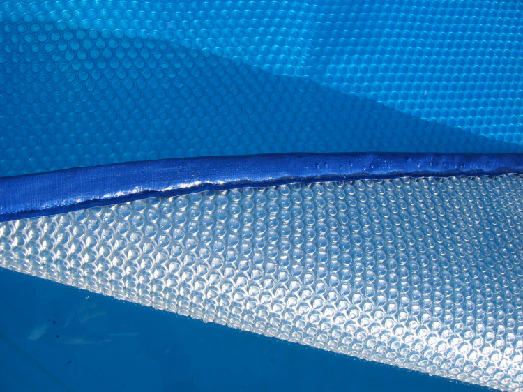 D&eacute;tail b&acirc;che &agrave; bulles Azenco Pro