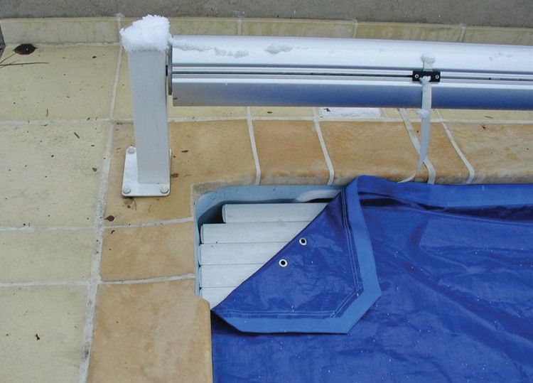 syst&egrave;me d'accroche universel pour ecran de protection volet piscine VoletProtect