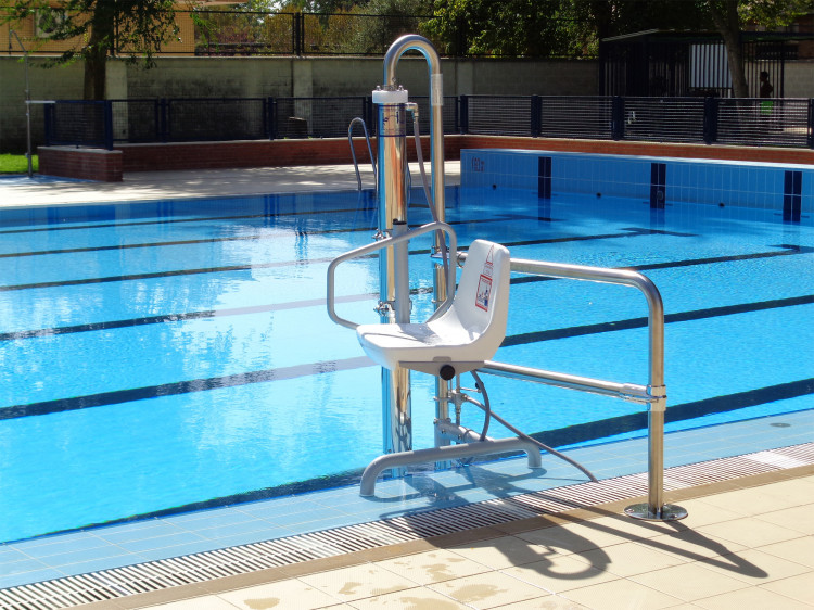 N&eacute;r&eacute;e, nouvel &eacute;l&eacute;vateur piscine hydraulique d'Axsol acc&egrave;s PMR