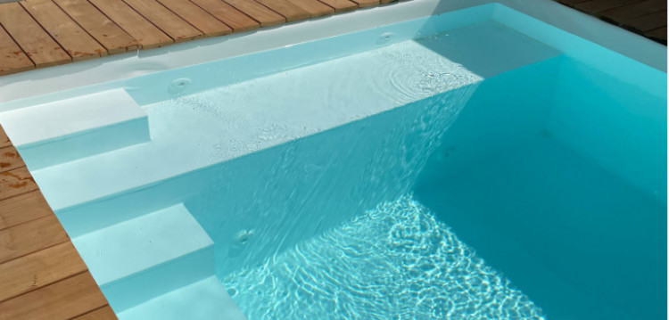 Escaliers polystyr&egrave;ne pr&eacute;fabriqu&eacute;s de TREND POOL