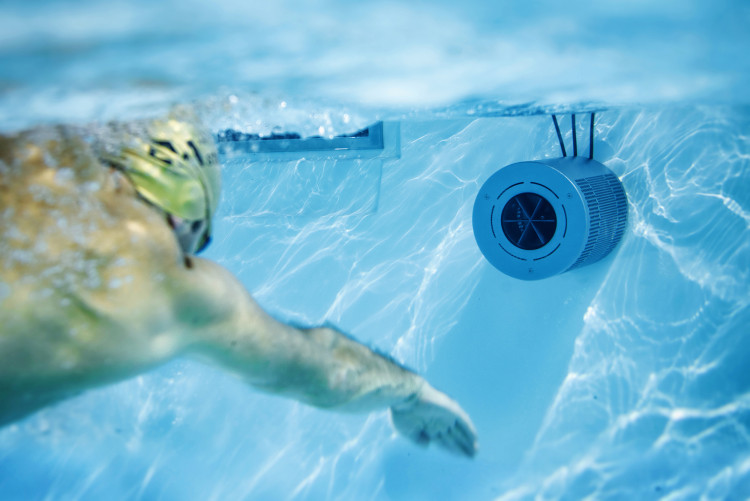 EVAstream nage &agrave; contre-courant compacte et puissante en piscine EVA OPTIC