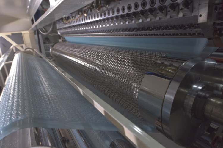 Fabrication de la b&acirc;che &agrave; bulles OXO, en forme de X et de O de 500?m d'une dur&eacute;e de vie prolong&eacute;e