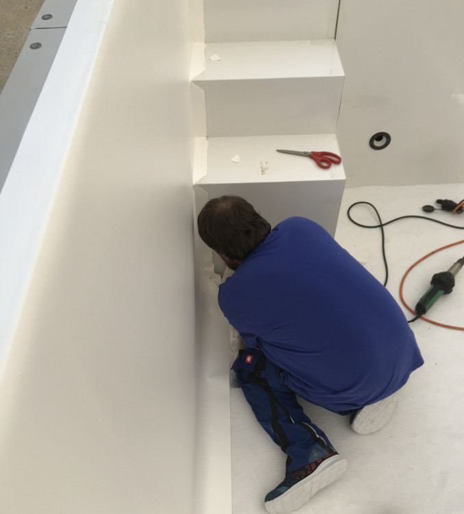 Les escaliers TREND POOL facilitent le travail des pisciniers