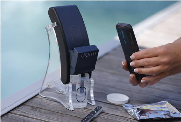 Appareillage du photom&egrave;tre portable Lilian&reg; au t&eacute;l&eacute;phone portable