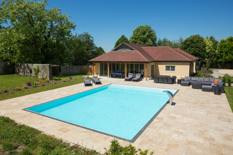 Piscine monocoque &agrave; d&eacute;bordement  Overflow Multi