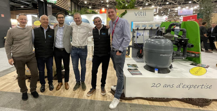 Romain Hardy et l'&eacute;quipe d'Ocedis pr&eacute;sentant la solution Vitii au salon Paysalia 2023