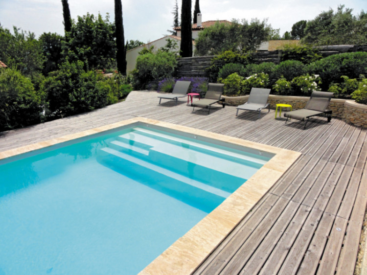 Piscine coque &agrave; banquette &laquo; Capitole &raquo; Generation Piscine