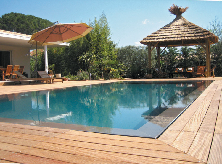 Piscine coque Prado Plage effet miroir G&eacute;n&eacute;ration Piscine