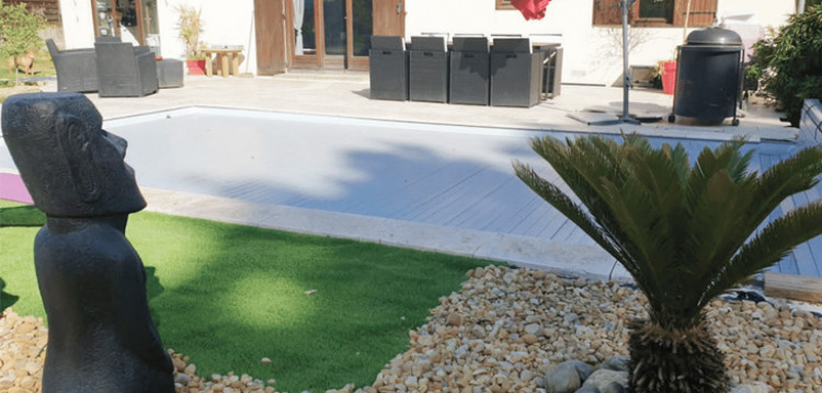 Piscine en panneaux de r&eacute;sine de synth&egrave;se PVC Tradi'D&eacute;tente
